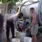 Musim Kemarau, Anggota Bhabinkamtibmas Polres Rote Ndao Beri Bantu Air Bersih Bagi Warga