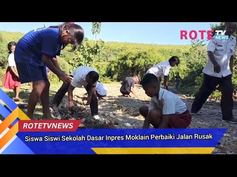 sering-terjadi-kecelakaan,-siswa-siswi-sd-inpres-moklain-perbaiki-jalan-berlubang